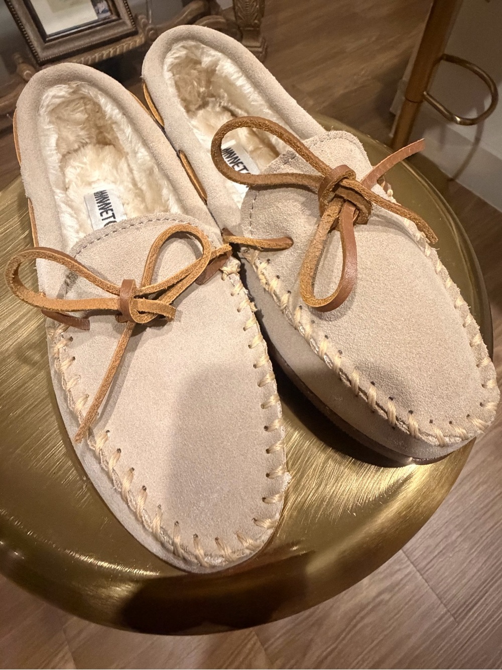 Minnetonka Women's Suede Moccasins in Light Tan with Leather Bow (NEW)